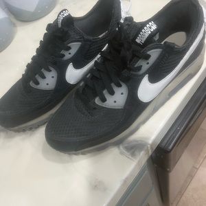 Black Nike Air Max Men’s 12.5